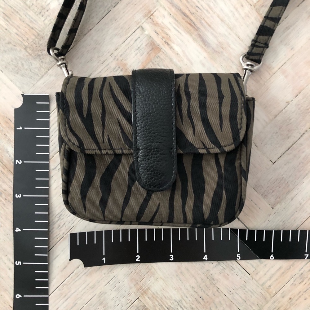 Baggallini Mini Wallet Crossbody Bag Black Green - Picture 7 of 8